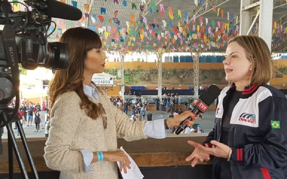 Senadora e presidenta nacional do PT, Gleisi Hoffmann esteve em São Bernardo do Campo para a posse do novo presidente do Sindicato dos Metalúrgicos do ABC; ela afirmou que o movimento sindical está sendo muito importante neste momento de resistência ao massacre dos direitos trabalhistas e disse que os sindicatos serão fundamentais para criação de um novo ciclo na política brasileira