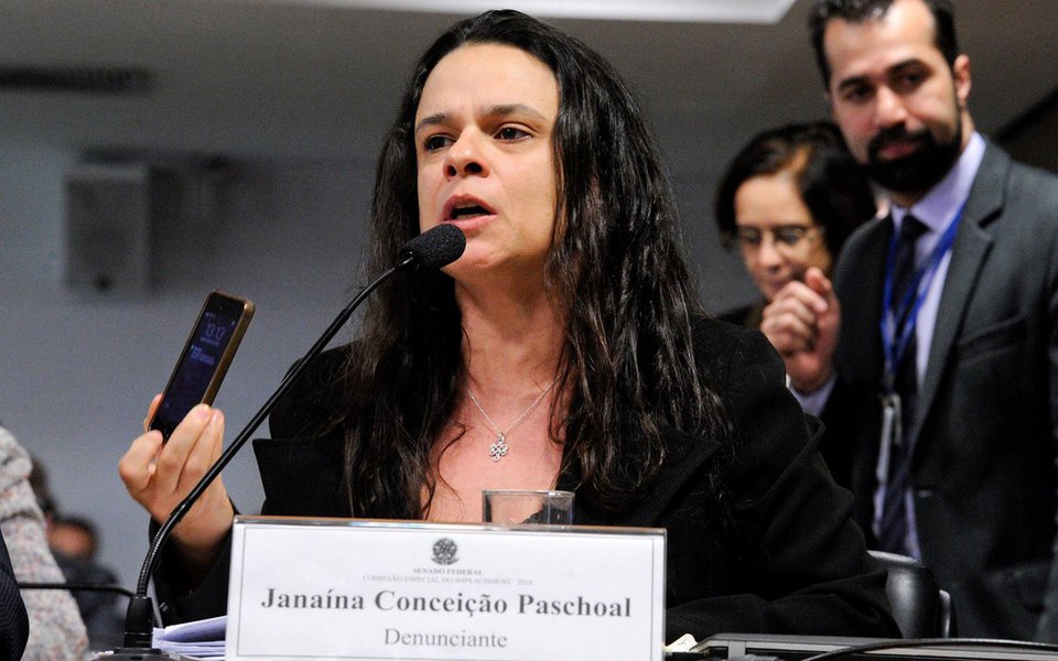 A parecerista do golpe de 2016 responsabiliza a banca examinadora da USP por sua reprovação. Ainda no Twitter, postou frases do tipo: “Todos sabiam que eu seria reprovada. Eu cheguei a vaticinar até mesmo uma nota 3,5 que me foi atribuída. Ainda assim eu participei"; ela também afirmou que sua tese é importante para a humanidade, num surto de megalomania