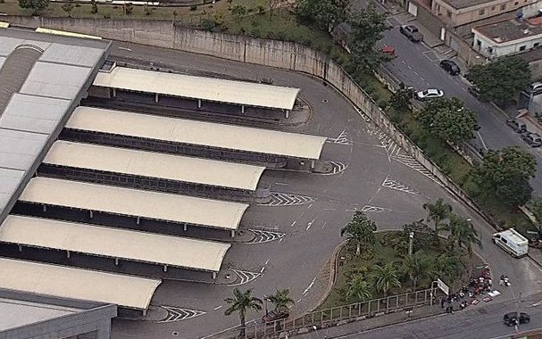 Portões do metrô fechados, ônibus rodando com frota reduzida, mas os pontos da capital estão vazios e, de acordo com a BHTrans, algumas estações de Move estão completamente, como Diamante, Venda Nova (foto), Pampulha e São Gabriel; esta sexta-feira (28), acontece a greve geral no País contra as reformas da previdência e trabalhista propostas pelo governo Michel Temer
