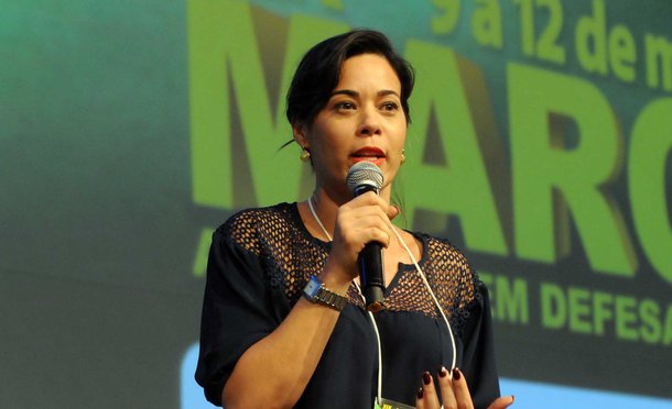 Empossada ontem (17) na presidência da Fundação Luís Eduardo Magalhães (FLEM), a ex-presidente da União dos Municípios da Bahia, Maria Quitéria (PSB), confirmou que deve ser candidata a deputada estadual nas eleições de 2018; "(Estamos) caminhando para isso. Vamos somar os desafios, com um grupo de trabalho. Já tenho o apoio do atual presidente da UPB (Eures Ribeiro, prefeito de Bom Jesus da Lapa), e de alguns prefeitos que estão aí se colocando para a minha eleição de 2018. Se tudo der certo, serei candidata a deputada estadual", disse Quitéria, que foi prefeita de Cardeal da Silva por dois mandatos consecutivos
