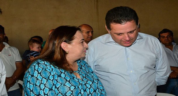Em resposta ao deputado federal Daniel Vilela (PMDB), que ofendeu os oito prefeitos que trocaram o seu partido pela base aliada ao governador Marconi Perillo (PSDB), a deputada estadual Eliane Pinheiro (PMN) afirma que o pré-candidato a governador do PMDB furta-se de fazer uma autocrítica necessária; “Daniel não deveria fechar os olhos para o que está realmente acontecendo”, afirma Eliane. “Se os prefeitos mudaram de partido, é porque alguma coisa está errada no PMDB”