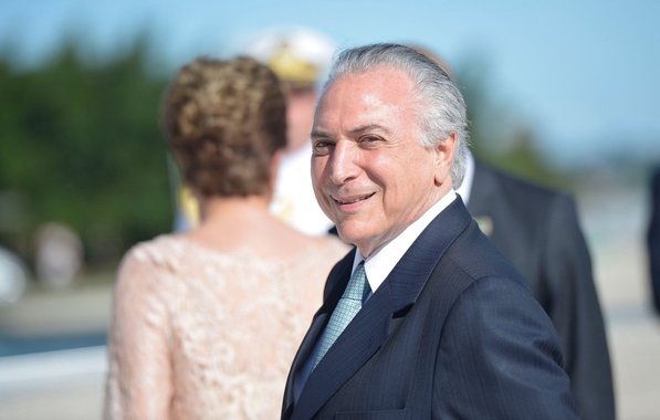Se Temer não tem coragem de se dirigir ao povo nem pela televisão, pra quem o PMDB sugere que ele é o presidente certo, na hora certa?
