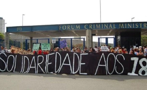 Por meio das redes sociais, a advogada Ana Lucia Marchiori pede apoio à sociedade, para que faça pressão sobre o governador Geraldo Alckmin, o Tribunal de Justiça paulista, a Corregedoria da Polícia Militar e até sobre a procuradora-geral da República, Raquel Dodge, em favor dos 18 jovens que estão sendo processados por "crimes que viriam a ser cometidos no futuro"; os jovens, que terão nova audiência no próximo dia 10 (sexta-feira), foram incriminados após caírem em emboscada armada pelo então capitão do Exército William Pina Botelho, por meio de uma rede social; o militar usou nome falso de Balta Nunes para se aproximar dos jovens