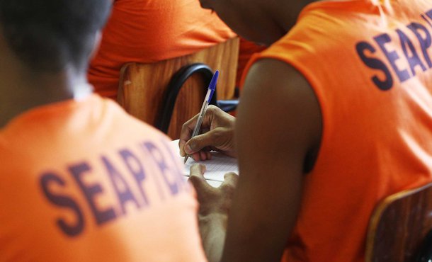 Com uma população carcerária de aproximadamente 16 mil presos distribuídos em 24 unidades prisionais, a Bahia começa a utilizar sistema que facilita gestão prisional e centraliza informações quantitativas e qualitativas dos custodiados; servidores que atuam em unidades penitenciárias baianas começaram a ser treinados para operar o Sistema de Informações do Departamento Penitenciário Nacional (SisDepen), desenvolvido pelo Serpro para o Ministério da Justiça e Segurança Pública