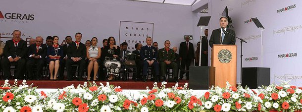 O governador de Minas Gerais, Fernando Pimentel, falou em perseguição ao fazer uma referência indireta à Operação Lava Jato; “As acusações, quando a serviço de estratagemas, morrem; os acusadores morrem; mas a injustiça contra as vítimas da acusação infundada é incontrolável, e irreparável. Por isso o devido processo penal não pode ser atropelado pela ansiedade de condenar, de execrar, de justiçar”, afirmou 