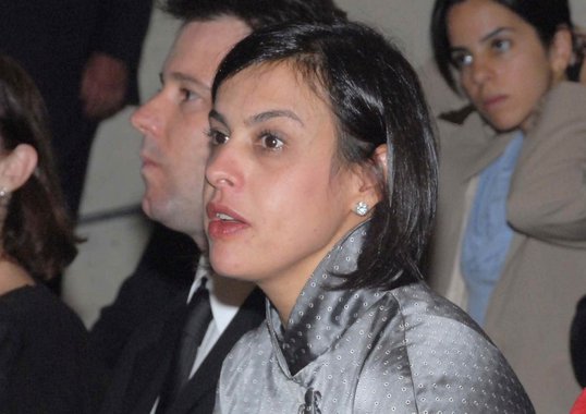 A força-tarefa da Operação Lava Jato no Rio de Janeiro discordou da concessão de prisão domiciliar para a mulher do ex-governador Sérgio Cabral, Adriana Ancelmo, e entrou com recurso para suspender a decisão e manter a advogada presa em Bangu; juiz Marcelos Bretas havia atendido a um pedido da defesa de Adriana Ancelmo, que argumentou que a advogada tem dois filhos menores, de 10 e 14 anos, que estão sem a presença dos pais
 