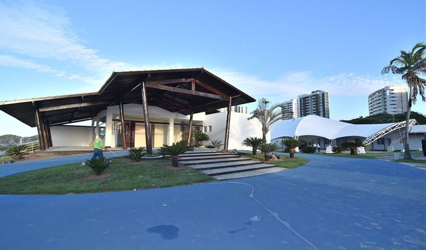 A transformação da antiga Residência de Veraneio, no bairro São Marcos, em São Luís, em um espaço de apoio para crianças em tratamento médico e suas famílias representa uma grande mudança prática e simbólica, ao mesmo tempo, de acordo com profissionais que vão trabalhar no local. Trata-se da Casa de Apoio do Projeto Ninar, que será inaugurada pelo governador do Maranhão, Flávio Dino (PCdoB) nesta terça-feira 4
