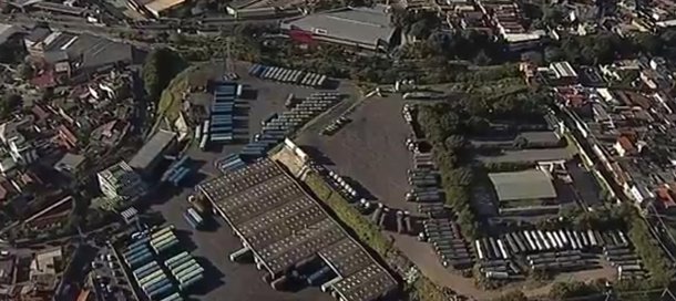 Trabalhadores de uma empresa de ônibus pararam as atividades em Belo Horizonte; de acordo com o Sindicato dos Trabalhadores em Transportes Rodoviários de Belo Horizonte e Região Metropolitana (STTR-BH), os funcionários reclamam de uma mudança no tíquete-alimentação da Empresa de Transporte e Trânsito de Belo Horizonte (BHTrans); foto: garagem da empresa