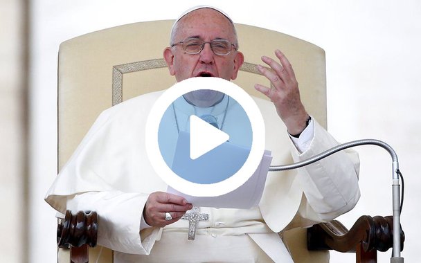 Papa Francisco diz que cristãos não podem fugir da sua responsabilidade política. Para o líder do Vaticano, "é muito fácil dizer que a política é suja e não fazer nada". Para o líder católico, "os cristãos devem se meter na política e não lavar as mãos, como fez Pôncio Pilatos". 