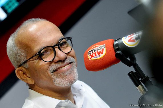 O prefeito Edvaldo Nogueira voltou a prestar esclarecimentos sobre a propositura de revogação do Imposto Predial e Territorial de Aracaju e ressaltou a importância da medida que concede ainda um desconto linear de 15% na planta de valores, além de normatizar futuros reajustes; “O fato objetivo é que estou cumprindo aquilo que prometi: o projeto de lei que enviei à Câmara revoga o aumento anual de 30% do IPTU, estabelecido na gestão passada e que valeria até 2022. Este aumento extorsivo não será mais cobrado do aracajuano”