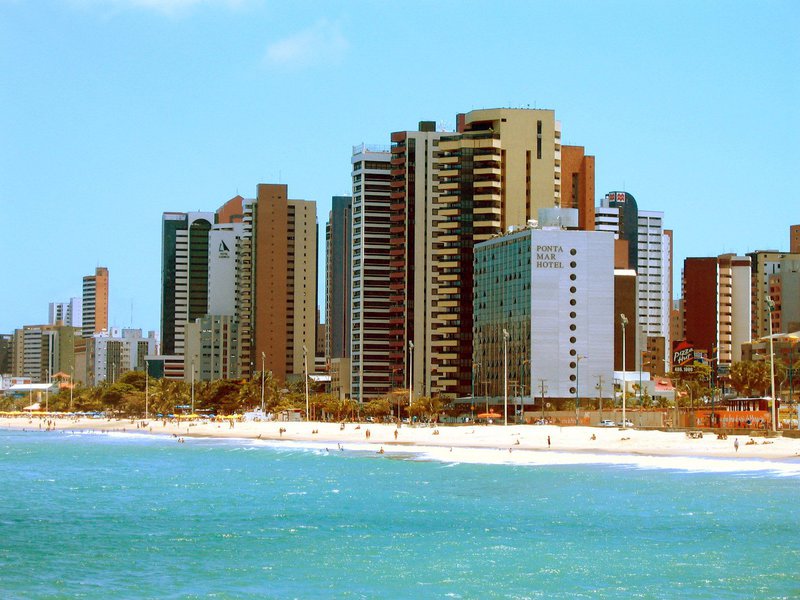 De acordo com a Secretaria do Turismo do Ceará (Setur), cerca de 70 mil turistas deverão desembarcar no Estado durante o feriadão, gerando impacto de R$ 94 milhões de receita direta na economia. A quantidade de visitantes é 27% maior que a do mesmo período do ano passado. Em Fortaleza, a maioria dos hotéis está com 100% de ocupação