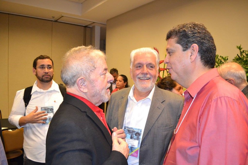 O secretário nacional de Finanças e Planejamento do PT, Márcio Macêdo, participa do 6º Congresso Nacional do partido, que acontece em Brasília até este sábado (3); evento, que elegerá a nova direção da sigla, é também um momento de debate sobre a conjuntura política do Brasil, sobretudo a crise que afeta o país e o governo de Michel Temer; "Temos pautas que unem o partido: Diretas Já e Fora Temer. E não vamos aceitar participar de nenhum colégio eleitoral que exclua o povo da escolha de um novo presidente. Se isso acontecer, o PT não vai participar e ainda vai denunciar", declarou Márcio, reforçando a posição contrária do partido ao processo de eleições indiretas