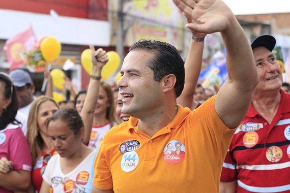 Pesquisa realizada pelo Instituto Falpe na disputa para o governo de Alagoas, em municípios do Litoral Norte, mostra o governador Renan Filho (PMDB) na liderança com 27% das intenções de votos; ele é seguido pelo prefeito de Maceió, Rui Palmeira (PSDB), que tem 19,5%; três mil pessoas foram ouvidas entre os dias 4 e 7 deste mês; a margem de erro é de 3 pontos para mais ou para menos e a margem de confiabilidade é de 95%; pesquisa também traz dados sobre a disputa para o Senado e Câmara Federal 