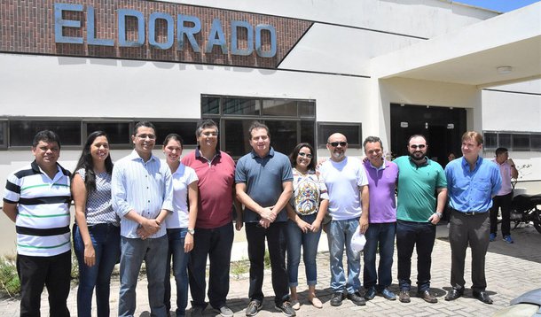 O jornal Bom Dia Brasil, da Globo, concedeu direito de resposta ao governo Flávio Dino sobre o caso do Hospital de Ortopedia no Maranhão; em nota, a Secretaria Estadual de Saúde afirmou que "foi uma opção mais rápida e barata alugar uma estrutura já existente para instalar o Hospital de Traumatologia e Ortopedia (HTO) do Maranhão"; "O aluguel vai reduzir em ao menos dois anos a espera dos pacientes da capital por tratamento. O HTO estará apto a fazer 400 cirurgias por mês, o que significa que, adiantando a obra em dois anos, será possível fazer 9.600 cirurgias ortopédicas a mais em São Luís"