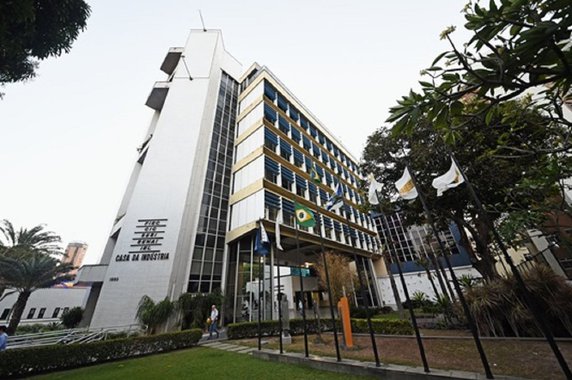 Enquanto os trabalhadores estão lutando para impedir a perda de direitos com a Reforma Trabalhista, a Federação das Indústrias do Estado do Ceará (FIEC) deverá reunir hoje (2), empresários e gestores de Recursos Humanos, apresentar os principais aspectos que alteram a legislação trabalhista e as mudanças que precisam ser observadas para adoção de providências nas empresas