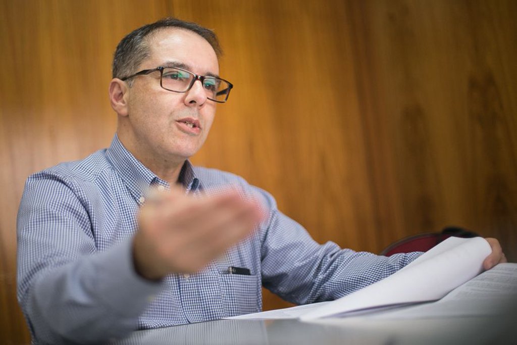 O ex-presidente do Badesul, Marcelo Lopes, qualificou como “absurdo” o relatório da Comissão de Sindicância, coordenada pela PGE, sobre supostas irregularidades cometidas na concessão de empréstimos às empresas Wind Power Energy, Iesa Óleo e Gás e D’Itália Móveis, no período entre 2011 e 2014; segundo o relatório, esses empréstimos teriam sido concedidos sem as devidas garantias, causando um prejuízo de R$ 157 milhões à instituição; Lopes sustenta que a sindicância realizada contém erros grosseiros e não garantiu ao longo dos seus trabalhos a possibilidade do contraditório e da ampla defesa