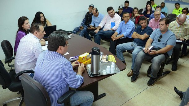 A Prefeitura de Palmas apresentou proposta de pagamento da data­base dos servidores públicos municipais a partir de julho de 2017, mas não formalizou o parcelamento do retroativo de janeiro a junho; de acordo com o Sindicato dos Servidores Públicos Municipais de Palmas (Sisemp), não houve um “cuidado” da gestão em apresentar uma proposta consolidada, com apresentação de números e regras claras para o pagamento do retroativo
