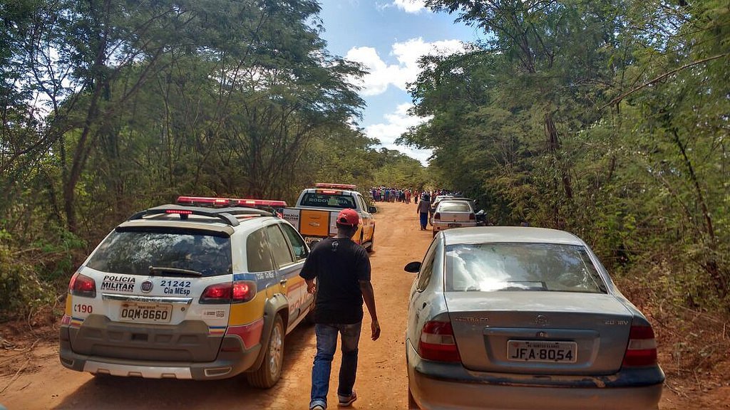 A Comissão de Direitos Humanos e Minorias da Câmara dos Deputados abriu nesta segunda-feira (10) procedimento para apurar as circunstâncias de um ataque armado contra um grupo de 300 trabalhadores rurais sem-terra acampados na fazenda Norte América, no município de Capitão Eneias (MG); o episódio ocorreu neste domingo (9) e sete pessoas foram baleadas, das quais três foram hospitalizadas