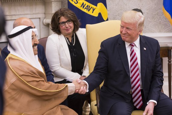 A possível saída dos Estados Unidos do acordo nuclear com o Irã pode não ser o último gesto hostil em relação à república islâmica; análise publicada pela agência Sputnik aponta que, caso Washington cumpra sua ameaça de incluir o Corpo de Guardiões da Revolução Islâmica (CGRI) na lista de organizações terroristas, isto significará, de fato, a proclamação de uma grande guerra política contra Teerã, com todas as consequências graves