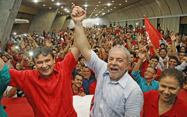 Em saudação à caravana do ex-presidente Lula, que desembarcou no Piauí, a senadora Regina Sousa (PT-PI) afirmou que o petista “reacende a militância, reacende a esperança das pessoas e é isto o que importa, pois o Brasil está precisando de esperança”, diz; governador Wellington Dias concorda com Regina;“Sua vinda ao Piauí possibilita que, mais uma vez, ele trate da pauta de interesse do povo com o próprio povo, para fazer o Brasil voltar a crescer, incentivando empreendimentos sustentáveis, que geram empregos e melhoram as vidas das pessoas”; relato do Piauí Hoje