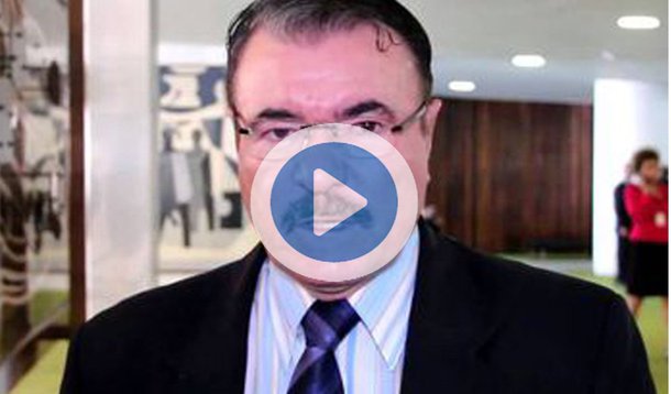 O deputado federal Cícero Almeida (PMDB) lançou uma enquete inusitada em suas redes sociais; em um vídeo divulgado no Facebook, o parlamentar pede que os eleitores alagoanos decidam como ele deve votar acerca da admissibilidade ou não da nova denúncia apresentada pela Procuradoria Geral da República contra o presidente Michel Temer (PMDB) e os ministros os ministros da Casa Civil, Eliseu Padilha, e da Secretaria-Geral, Moreira Franco