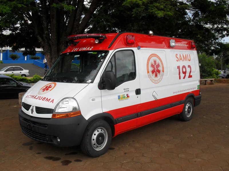 Das 54 ambulância disponíveis para atender duas regiões metropolitanas (Maceió e Arapiraca), 25 estavam ‘baixadas’, ou seja, inativas; situação ameaça em Alagoas o funcionamento do Serviço de Atendimento Móvel de Urgência (Samu); redução pela metade da frota de ambulâncias foi causada pelos prestadores de serviço, que decidiram não fazer os reparos mecânicos das viaturas até serem pagos pelos trabalhos realizados anteriormente; oficinas dizem que estão sem receber desde fevereiro