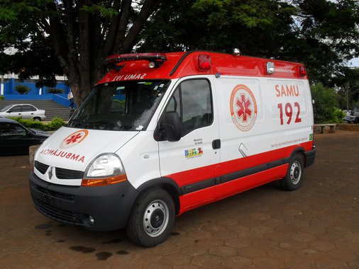 Das 54 ambulância disponíveis para atender duas regiões metropolitanas (Maceió e Arapiraca), 25 estavam ‘baixadas’, ou seja, inativas; situação ameaça em Alagoas o funcionamento do Serviço de Atendimento Móvel de Urgência (Samu); redução pela metade da frota de ambulâncias foi causada pelos prestadores de serviço, que decidiram não fazer os reparos mecânicos das viaturas até serem pagos pelos trabalhos realizados anteriormente; oficinas dizem que estão sem receber desde fevereiro