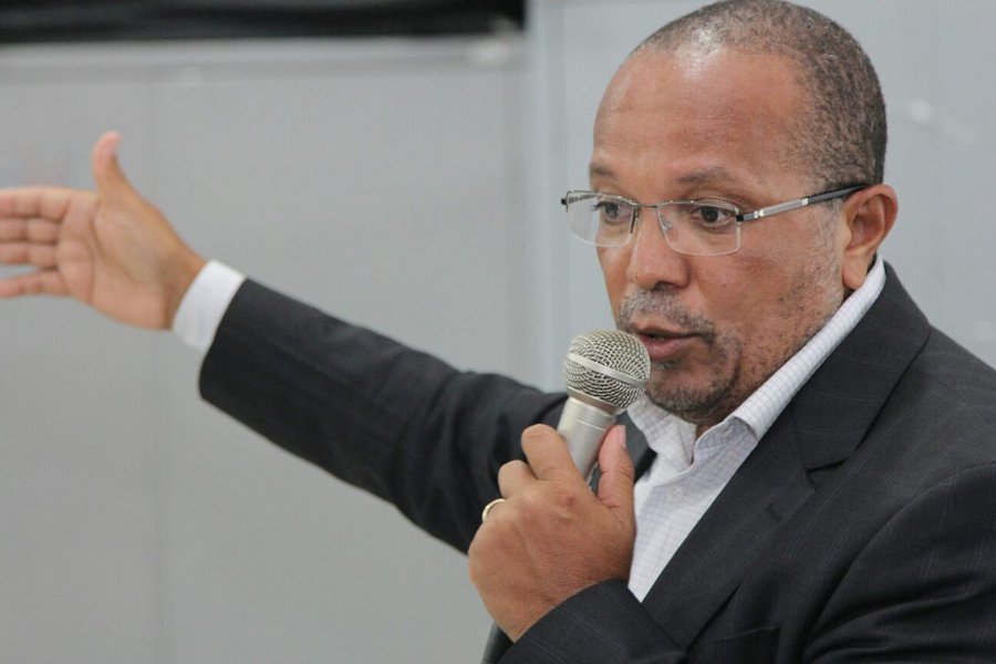 Conhecida por arrastar multidões e por posições políticas de esquerda, a banda Baiana System foi retirada do circuito do carnaval de Salvador em 2018; líder do PT na Câmara Municipal, o vereador Luís Carlos Suíca critica a postura da prefeitura e da comissão organizadora da folia; "Qual motivo de uma banda popular e de massa ser retirada do circuito? A menos que tenha uma explicação plausível, isso está soando como censura, apenas porque no último carnaval eles denunciaram o golpe contra a democracia. Estão com medo do povo. 2018 será um ano difícil para os direitistas e estão apelando para todos os lados", diz Suíca