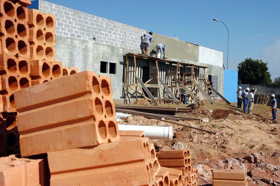 Com o objetivo de preparar os empresários para que promovam a inovação de seus processos e gestões, o Sebrae Ceará, em parceria com o Sindicato das Construtoras está lançando o Projeto de Desenvolvimento da Cadeia da Construção Civil de Fortaleza e Região Metropolitana. O lançamento do projeto, voltado para um melhor desempenho e competitividade das empresas, acontece dia 31/05, com a realização de um Seminário especialmente voltado para o setor