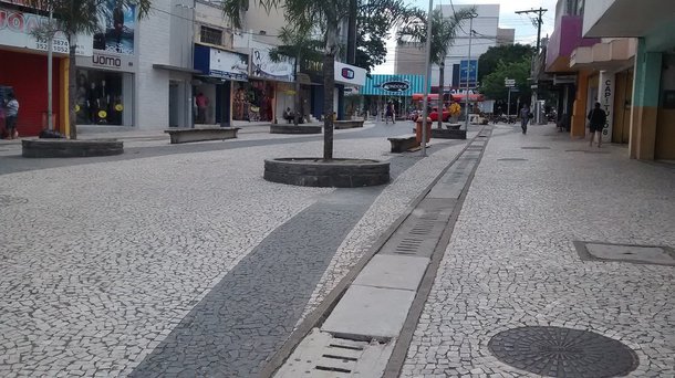 Prefeitos e secretários de diversos municípios alagoanos estiveram reunidos para discutir medidas que possam fortalecer o comércio local; objetivo do encontro foi aproximar empresariado e gestores municipais, colocando em pauta políticas favoráveis à área