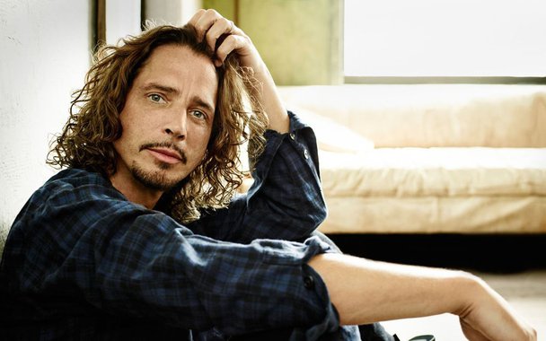 O músico norte-americano Chris Cornell (o primeiro da esq. para a dir., na foto), que conquistou fama como vocalista do Soundgarden e mais tarde do Audioslave, morreu em Detroit aos 52 anos de idade, informou seu representante; a família de Cornell irá trabalhar de perto com o médico legista para determinar a causa da morte, disse Brian Bumbery em comunicado
 