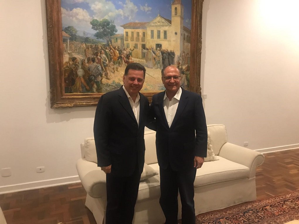 Governadores de São Paulo e de Goiás se encontraram na capital paulista na noite desta segunda-feira; oficialmente, a agenda aponta reunião administrativa, mas os dois tucanos são peças-chave no futuro do PSDB para 2018; Marconi Perillo é o nome favorito para assumir o partido no ano que vem e tem apoio do prefeito João Doria; Alckmin, por sua vez, segue na disputa para garantir sua candidatura a presidente da República, tendo agora Doria, seu antigo aliado, como o principal rival