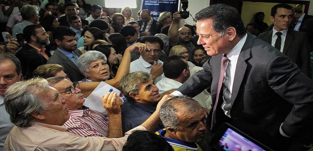 Ao anunciar aumento em 25% do valor do programa Pão e Leite, o governador Marconi Perillo destacou o pioneirismo dos programas sociais criados em suas gestões, que serviram de modelo para o governo federal e tantos outros estados brasileiros; “Tenho muito orgulho de ter começado uma fase nova na inclusão social no Brasil”, afirmou, lembrando que começou a criar em Goiás uma grande rede de proteção social há 18 anos, no primeiro ano de sua primeira gestão. Esse fundo foi criado por volta do ano 2000, 2001, e hoje ele distribui para as muitas políticas de inclusão social quase R$ 600 milhões por ano. E por isso que nós temos condições de vir aqui depois de um planejamento realizado", disse Marconi