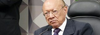 João Manuel Santos Souza, filho do senador João Alberto, do PMDB-MA (foto), recebe um salário de R$ 27.588,48 por mês como membro da estatal mineira Furnas, segundo o colunista Lauro Jardim; confira a lista dos políticos que ganharam uma vaga na gestão atual de Furnas, todos com salário de R$ 32,9 mil, menos o filho de João Alberto