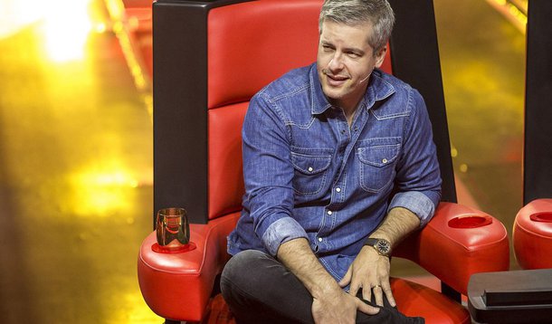 Cantor Victor Chagas, da banda Victor e Leo, se tornou réu no processo em que é acusado de agredir a esposa grávida Poliana Bagatini Chaves. Ele foi indiciado por contravenção penal, mas como o processo corre em segredo de Justiça, não é possível divulgar por qual contravenção penal o Ministério Público o denunciou