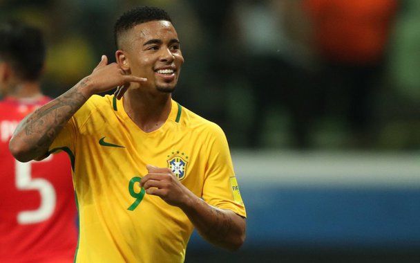 "Conseguimos terminar em primeiro lugar com uma bela vitória sobre uma grande equipe, que é o Chile. Como eu disse em coletiva anterior, a gente ia entrar com foco total. Ninguém está certo na Copa do Mundo. Agora é voltar e continuar focado nos nossos clubes e trabalhando muito", disse o atacante; confira o vídeo
