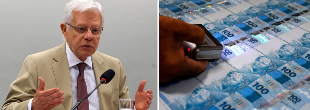 "Antonio Carlos Magalhães, conhecedor do assunto, diz que FHC dizia que Moreira Franco não podia ficar onde houvesse um cofre. Que diria dele, então, sobre se metê-lo junto com máquinas de fazer dinheiro?", ironiza Fernando Brito, editor do Tijolaço