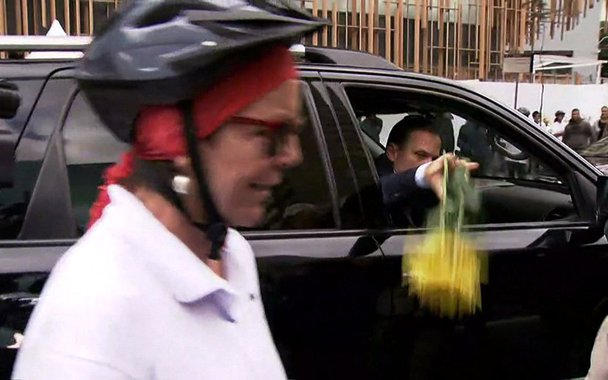 O professor e cientista político Luis Felipe Miguel questionou ironicamente, em seu Facebook, declaração feita em Nova York pelo prefeito de São Paulo, João Doria (PSDB), de que "nem a esquerda, nem flores" iriam lhe intimidar
