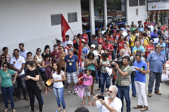 Considerando o governo Michel Temer ilegítimo por ser cria de um golpe parlamentar e bastante envolvido em denúncias de corrupção, as centrais sindicais do Tocantins realizaram uma grande manifestação; o protesto teve como foco principal a rejeição da reforma trabalhista, a política de reajuste de combustíveis praticado pela Petrobras, Reforma da Previdência e os juros do sistema bancário