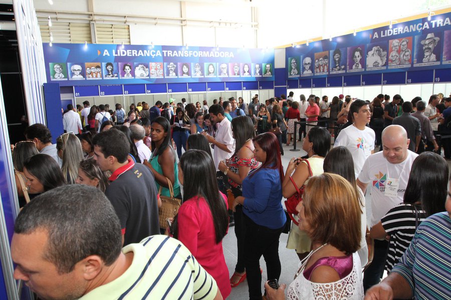 Considerado um dos segmentos mais lucrativos em todo o mundo, o turismo de negócios e eventos está ganhando, em Alagoas, cada vez mais força e tem impulsionando o desenvolvimento econômico do Estado; até dezembro, Maceió receberá quarenta e um eventos de médio e grande porte, segundo dados da Secretaria de Estado do Desenvolvimento Econômico e Turismo (Sedetur); a junção de investimentos públicos e da iniciativa privada tem contribuído para esses bons números