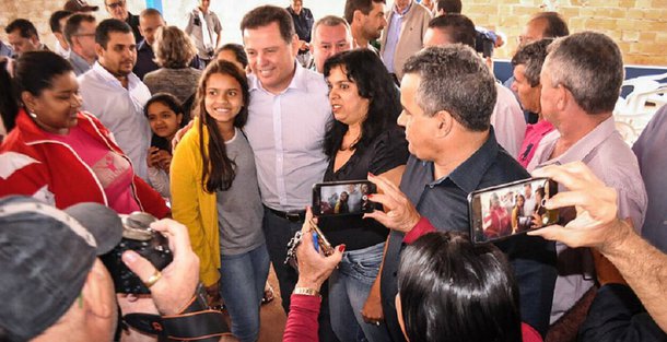 O Goiás 247 publica agora o ranking dos perfis oficiais de governos estaduais nas redes sociais. A análise da empresa Eureka Comunicação avaliou os perfis entre 15 de janeiro e 15 de junho deste ano. Os três mais influentes são Governo do Ceará, Governo de São Paulo e Governo de Goiás; quesito Influência leva em conta três fatores: Interações (curtidas, comentários, compartilhamentos, retweets), Alcance (interações divididas pelos número seguidores e fãs durante o período analisado) e Engajamento (interações divididas pelo número de postagens durante o período analisado)
