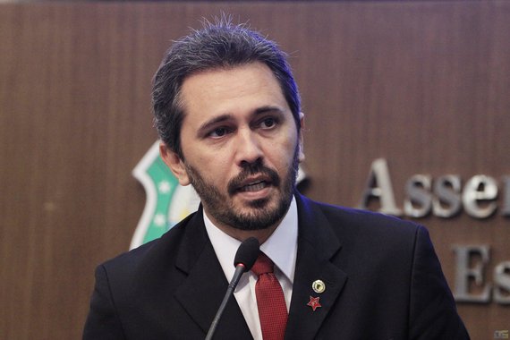 O projeto de lei que dispõe sobre a organização judiciária do Estado foi aprovado, nesta quarta-feira (25), com 30 emendas e segue para a Comissão de Constituição, Justiça e Redação da Casa antes de ser apreciada em Plenário. O relator da mensagem, deputado Elmano Freitas (PT), explicou que a proposta final do projeto garante que todos os municípios do Ceará tenham uma comarca, sejam elas sedes ou vinculadas, além da criação de 17 novas varas e de um cronograma de modernização dos processos