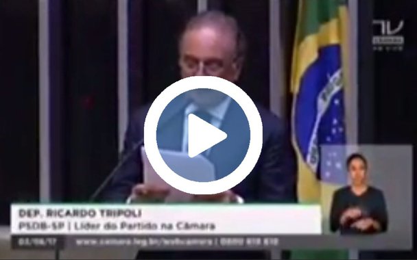 O PSDB foi a legenda aliada que deu, proporcionalmente, mais votos contrários a Michel Temer na votação desta quarta-feira (2; dos 47 deputados tucanos, 21 votaram pelo prosseguimento da denúncia por corrupção passiva contra Temer; resultado da votação mostra o racha da bancada na Câmara sobre o apoio ao Palácio do Planalto