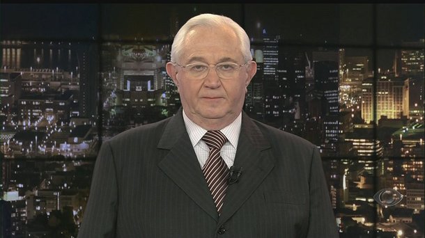 O apresentador Boris Casoy e a TV Bandeirantes foram condenados a pagar indenização de R$ 60 mil por danos morais ao varredor José Domingos de Melo, que participou de uma vinheta de ano novo veiculada em um dos telejornais do canal, em dezembro de 2009; na ocasião, após as imagens terem ido ao ar, Casoy – sem saber que o áudio estava sendo transmitido – comentou com colegas de estúdio: “Que merda, dois lixeiros desejando felicidades do alto das suas vassouras. O mais baixo da escala do trabalho”