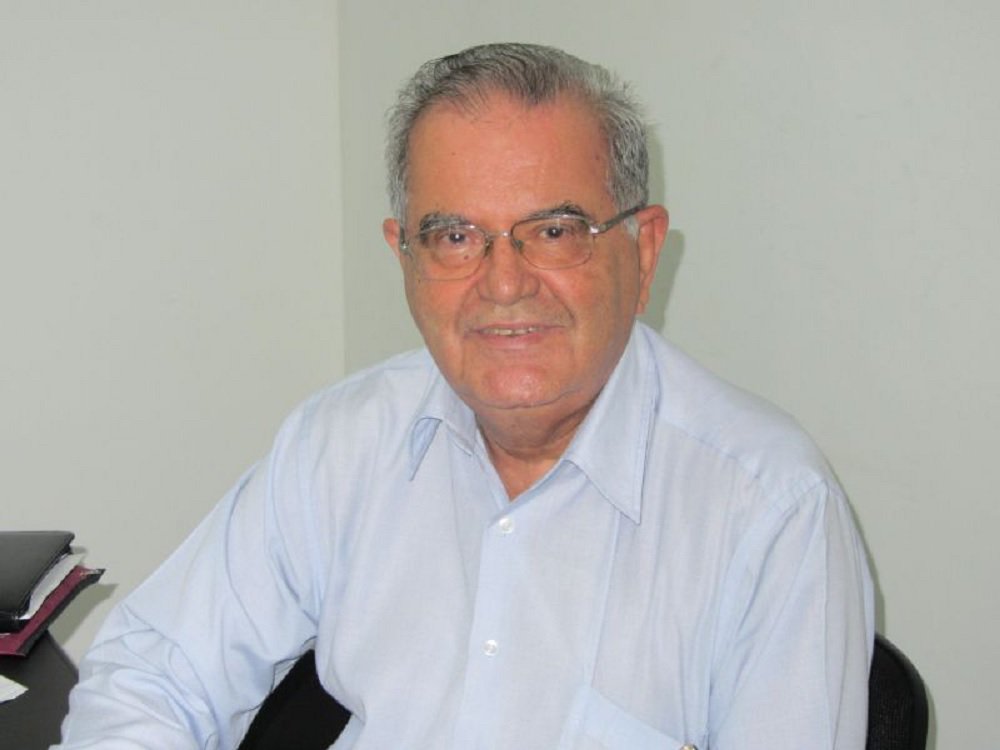 A vitória de Michel Temer na votação que arquivou o pedido de investigação contra ele na Câmara não é indicativo de que o peemedebista terá facilidade para aprovar reformas como a da Previdência, e nem mesmo para arquivar a iminente nova denúncia a ser feita pelo procurador geral da República, Rodrigo Janot; pelo menos é o que analisa o professor de ciência política da UFBA Joviniano Neto; "O resultado da votação é sem dúvida um sinal de força e um indicativo de que ele pode terminar o mandato, mas ao mesmo tempo um indicativo de que ele não terá condições de aprovar reforma constitucionais como a da Previdência"; Joviniano estima que custará ainda mais caro a Temer a fatura a ser cobrada por seus apoiadores; "Ele está mais preso aos grupos que colocaram ele no poder"