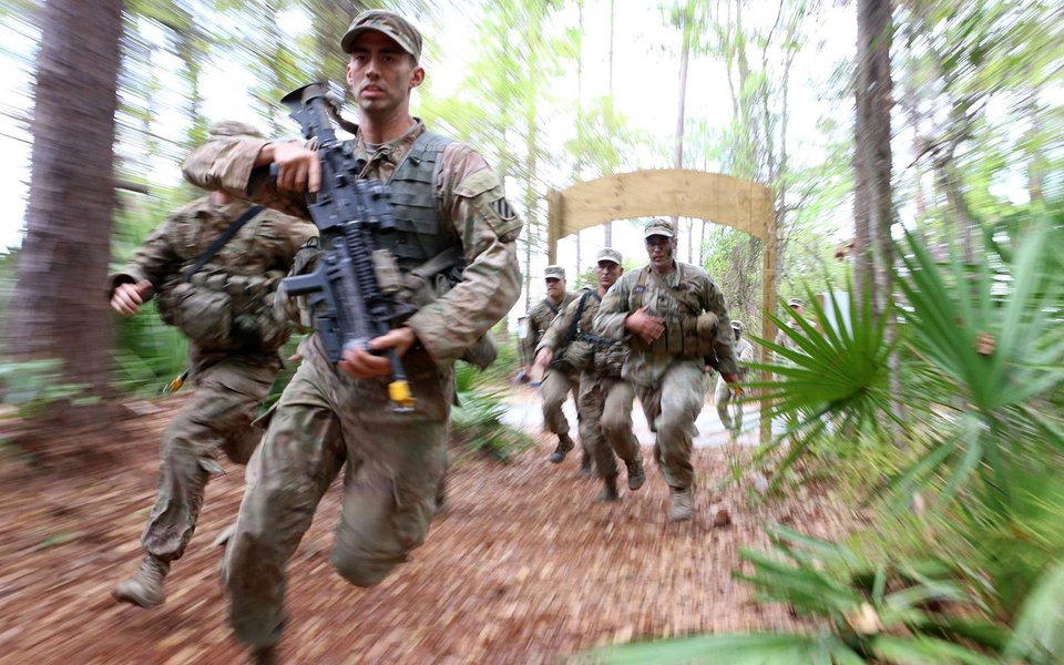 Com Temer no poder, os gringos chegam em tropas bem armados para a Amazônia internacionalizada. Perdão, chegam ao vasto território norte-americano aberto por um governo antibrasileiro. Para que etiquetas? Sorriam e tirem uma selfie