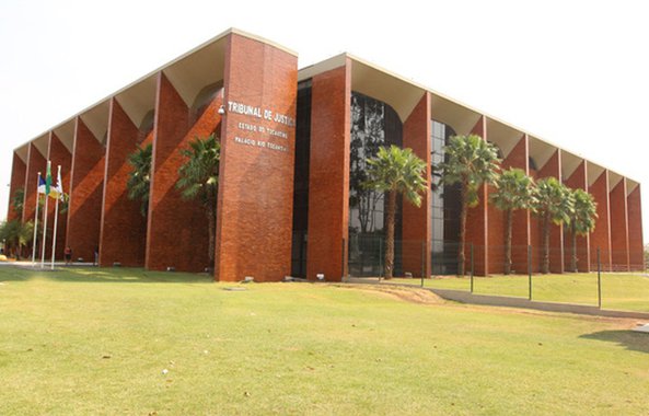 Levantamento do Conselho Nacional de Justiça (CNJ) apontou que os juízes do Tocantins recebem em média R$ 68,9 mil por mês, o que deixa os magistrados do estado em terceiro lugar no ranking dos mais caros do Brasil, atrás de Mato Grosso do Sul e Goiás; os gastos com eles ficam bem acima da média nacional, de R$ 47,7 mil por mês