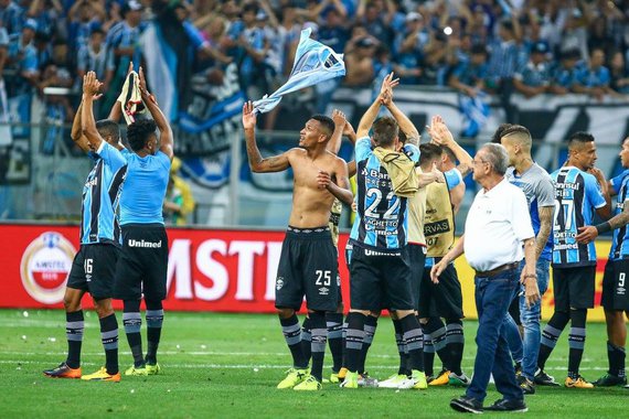 O Grêmio está na final da Copa Libertadores da América e decidir o título com o Lanus da Argentina, depois de eliminar o Barcelona de Guaiaquil (Equador) em Porto Alegre, na noite desta quarta-feira (1º), mesmo perdendo por 1x0, gol da Jonatan Alvez, aos 32 min do 1º tempo;  gaúchos já venceram o torneio continental em 1983 (ano em que foi também campeão mundial) e 1995