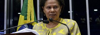 No final de semana a senadora Regina Sousa (PT) conversou com moradores de sete municípios da microrregião de Valença; e lamentou os cortes em programas sociais, como o Bolsa Família e o Compra Direta que vão atingir os mais necessitados; segundo ela, no próximo ano três milhões de famílias serão cortadas do Bolsa Família, pois o programa tem verbas para atender 10 milhões de famílias; "Outros programas como o Ciências sem Fronteiras e Minha Casa Minha Vida não tem mais recursos pra eles"; no Piauí Hoje
