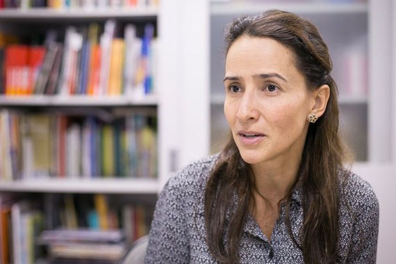 Erotização da infância, promoção dos valores e da cultura do consumismo, exclusão social, coleta clandestina de dados, exposição a vários tipos de práticas abusivas: essas são algumas das ameaças que habitam o reino da publicidade voltada para o público infantil; nos últimos dez anos, a legislação brasileira estabeleceu várias restrições a esse tipo de publicidade, mas a diversificação e sofisticação tecnológica abriu novos espaços para várias formas de propaganda subliminar; "A ideia é ter um consumidor eternamente desejante que nunca está satisfeito", disse a advogada Isabella Henriques, diretora de Advocacy do Instituto Alana